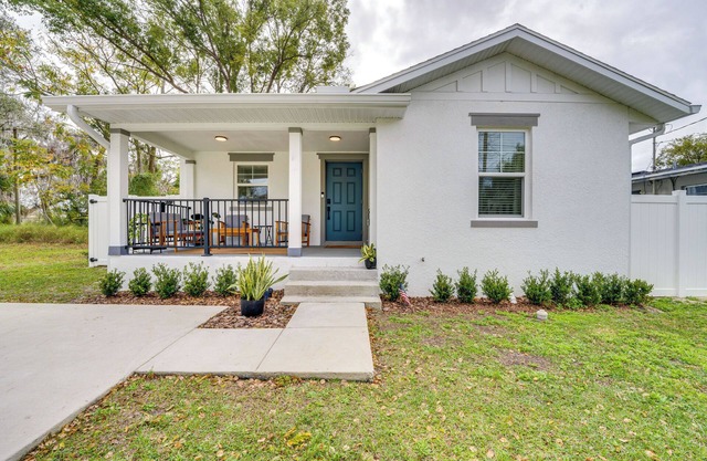 Modern Florida Bungalow: 3 Miles to Winter Garden!