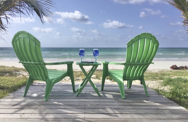 Modern Four Bedroom Home ON THE BEACH in Grand Bahama