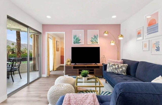 Modern, Glam 2-br Condo w/Amazing Mountain Views