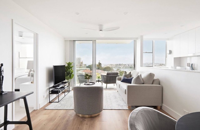 Modern Glamour is an apartment with breathtaking harbour bridge views