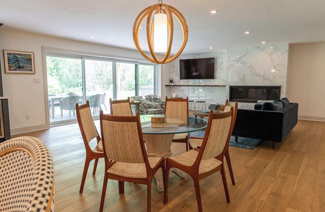 Modern Green Oasis in private setting, covered patio with hot tub and fire pit!