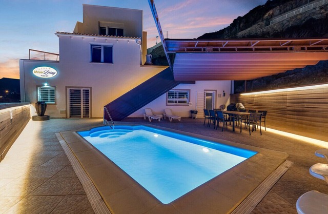 Modern ground floor with private pool and spectacular views