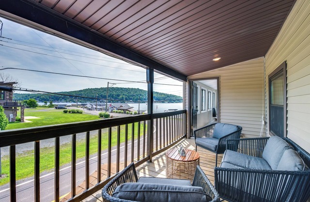 Modern Harveys Lake Apartment w/Beach Access!