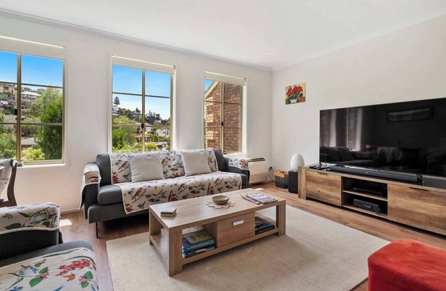 Modern Hobart Townhouse with Parking 2 Bed 2 Bath.