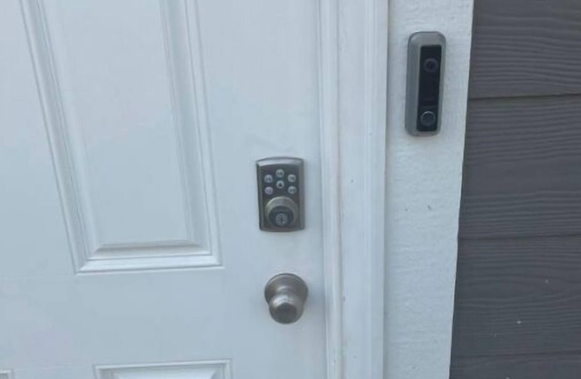 Modern home 10 minutes from Downtown and Airport