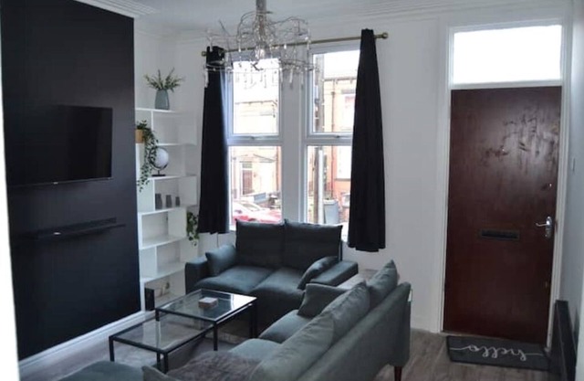 Modern Home away from Homenn