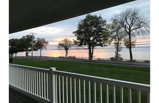 Modern Home, Beautiful St. Lawrence River View