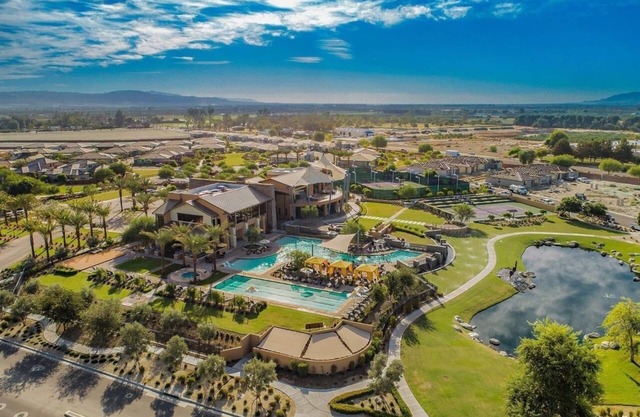 Modern Home Built 2017, Festival Close. Walk to Coachella & Stagecoach