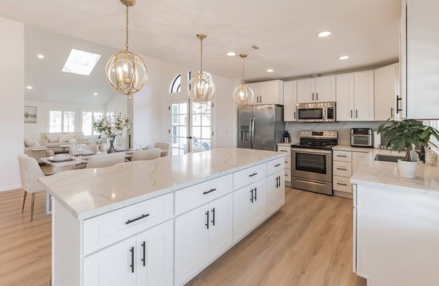 Modern home in Bernardo Heights with club house amenities!