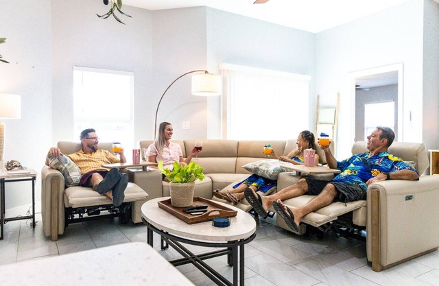Modern Home in Cape Coral Pet-friendly and close to the beach!