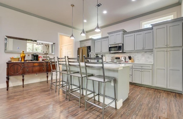 Modern Home Less Than 1 Mi to Dwtn San Antonio and Riverwalk