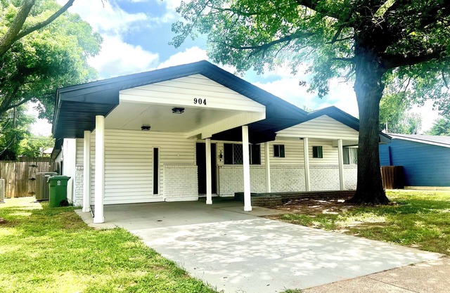 Modern Home w/Sunroom & BBQ