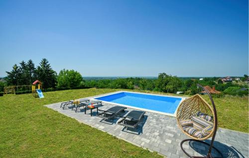 Modern Home With Pool And View
