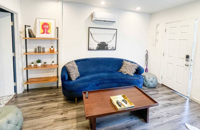 Modern House by the pool in LA (MK4-ING)