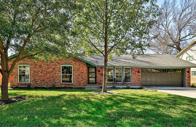 Modern House Getaway Close to Q2 Stadium and the Domain