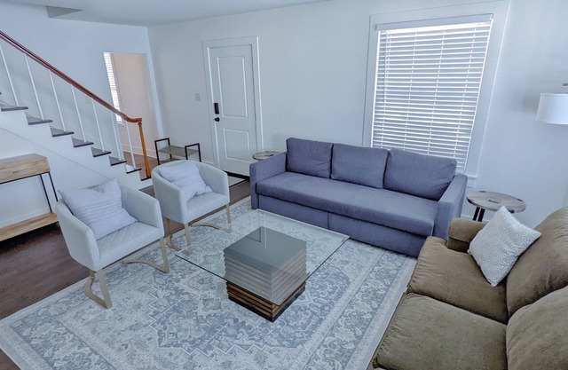 Modern HOUSE Near LSU Lakes & Campus 3BR/2BA - Sleeps 8 people!