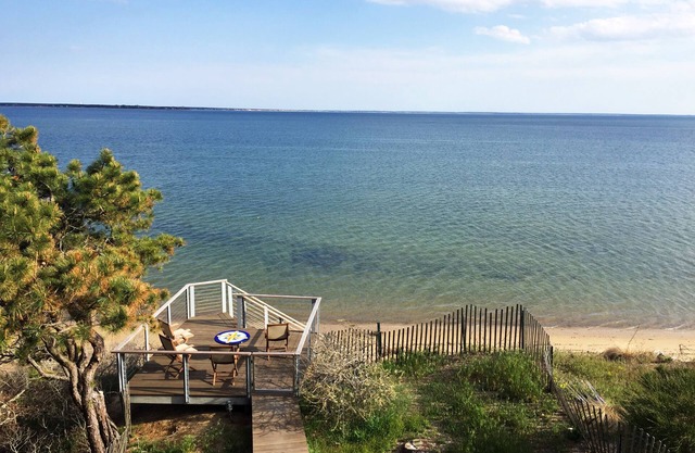 Modern house with commanding views - Evermore cottage on Powers Landing Beach