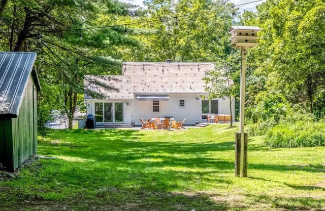 Modern Hudson Valley Creekside Retreat + Hot Tub!