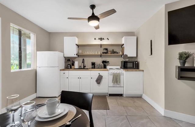 Modern Huntsville Studio: Downtown & Park Access
