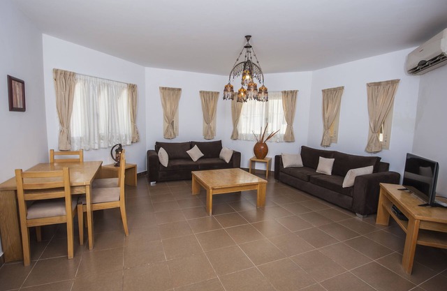 Modern Hurghada Holiday Apt 2 Bed/2 Bath Regency Towers - Touristic Area