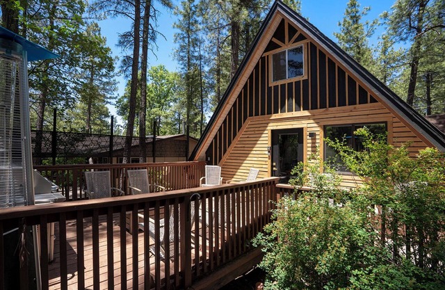 Modern in Munds - recently renovated A frame, pet friendly