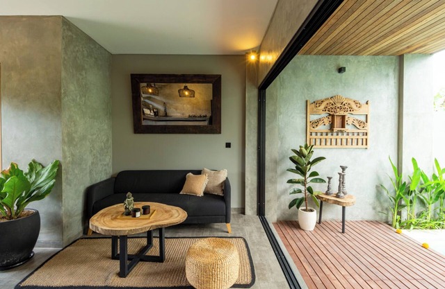 Modern Industrial Haven: A 2-Bedroom Townhouse