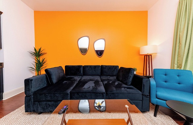 Modern King bed Haven/Free parking, Pool, Balcony