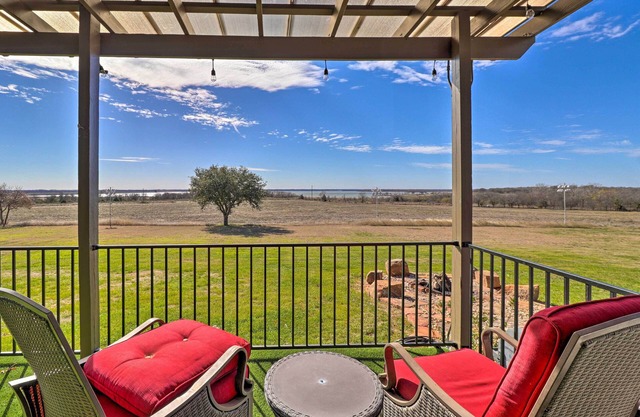 Modern Lakehouse w/Stunning Views & Hot Tub!