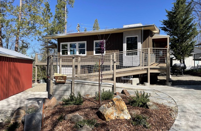 Modern Lakeview Cabin with Boat Slip, Bocce, Game Room, 4bd/4ba