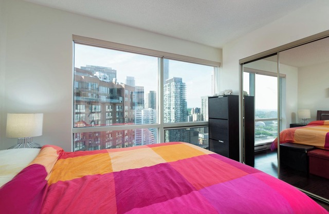 Modern large 1,170 sq.ft two-bedroom and two-bathroom condo on Bay