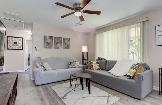 Modern living for visit DC/UMD, 2 bedrooms, 4 beds with central AC/heating
