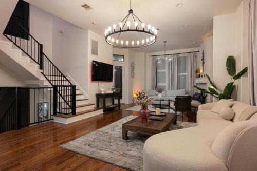 Modern Living in Houston 3-Story Near Everything