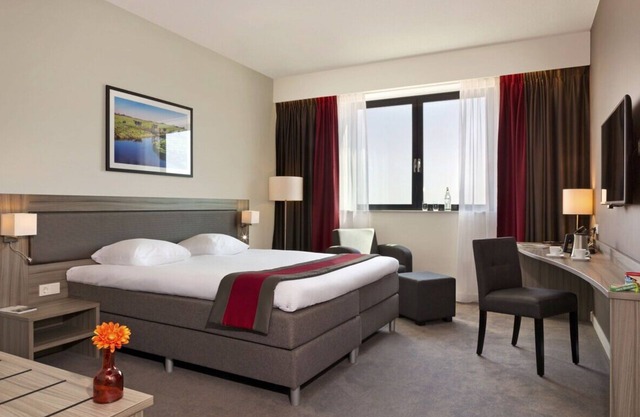 Modern Living Spaces Designed for Comfort and Convenience! Airport Access!
