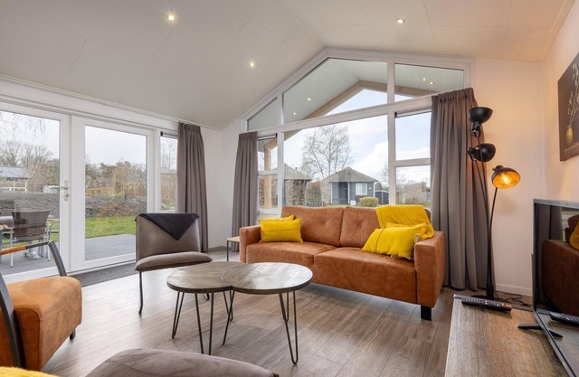 Modern lodge with air conditioning, in green Twente