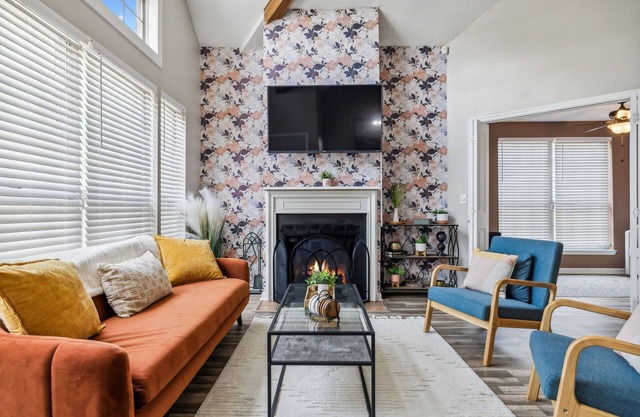 Modern Loft/Minutes from the Airport- Full remodel on bathrooms and Kitchen
