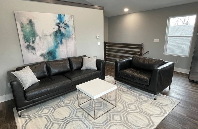 Modern Loft+Sky Deck~Walk to Bourbon & Beyond