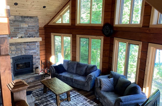 Modern Log Cottage on Quiet Lake in Muskoka