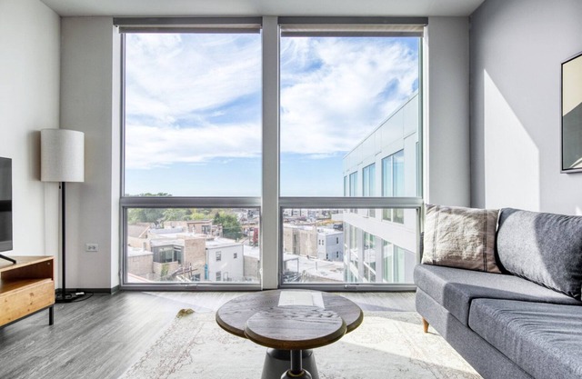 Modern Logan Square 1BR w/Roof Deck & Gym, 1 block to L, by Blueground