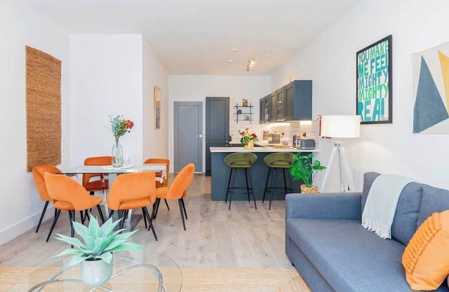 Modern & Luxurious Retreat in Acton w/Great Links