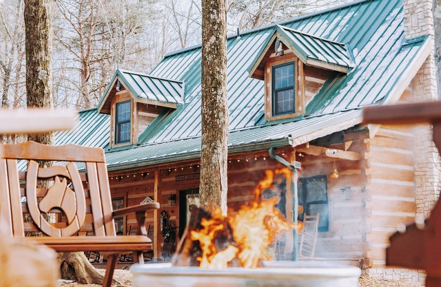 Modern luxury 4 Bedroom cabin with game room, hot tub, sauna and home theater