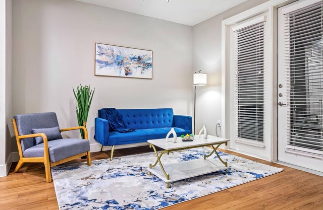 Modern Luxury Apartment Near Downtown!