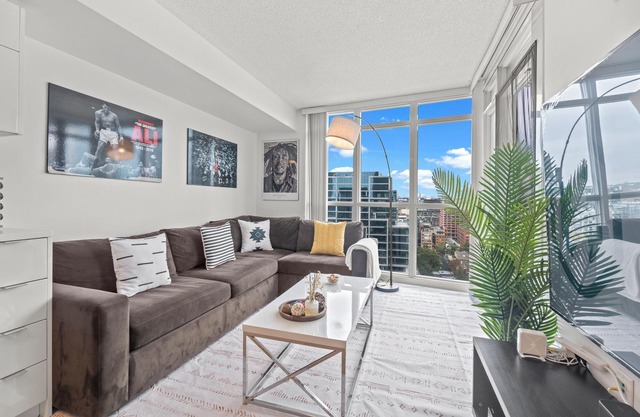 Modern & Luxury Condo in Downtown + 1 Free Parking