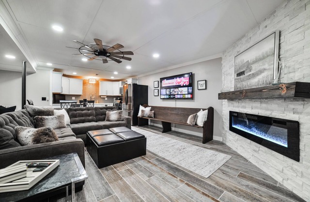 Modern Luxury Stay | Fast WiFi | Bunk Room