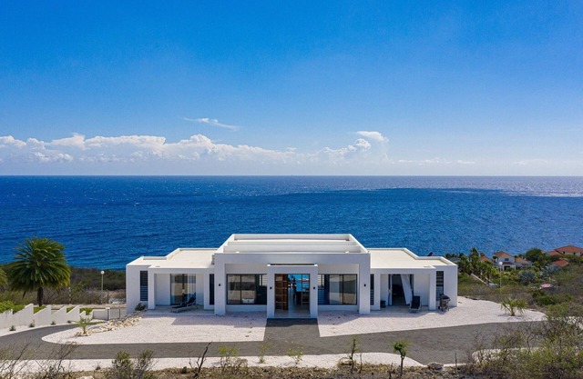 Modern Luxury Villa w/Private Pool & Magnificent sea & Lake View - Coral Estate