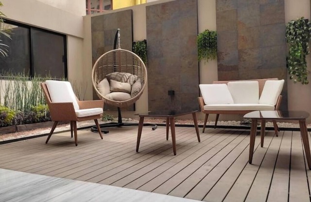Modern Meets Metal: Industrial Elegance Defined in Every Corner's Craft.n