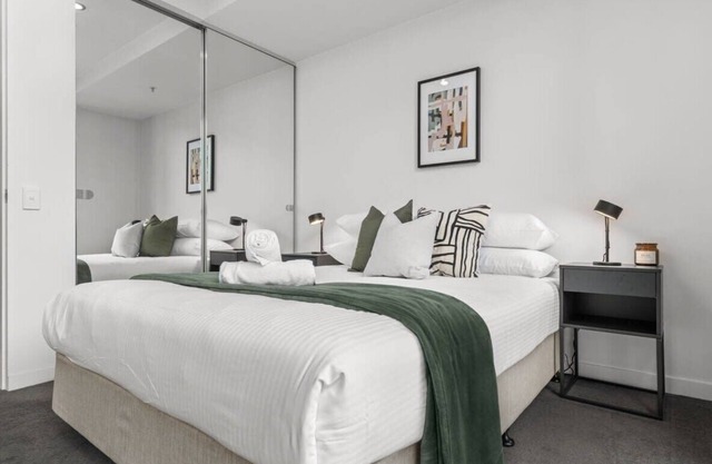 Modern Melbourne Escape - Walk to the MCG