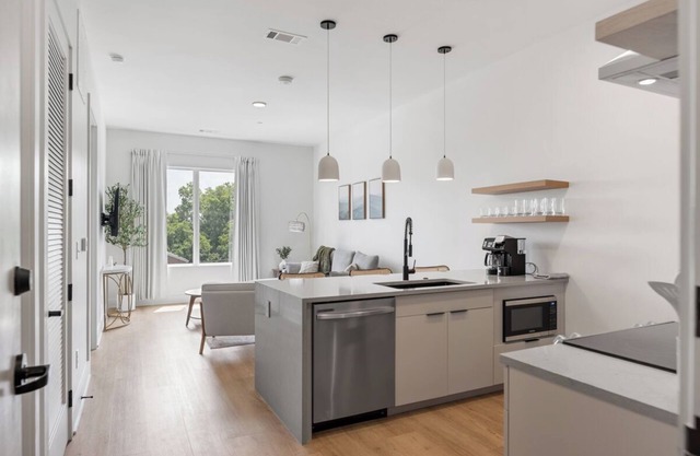 Modern Mid-Term Stay at The Haysboro!