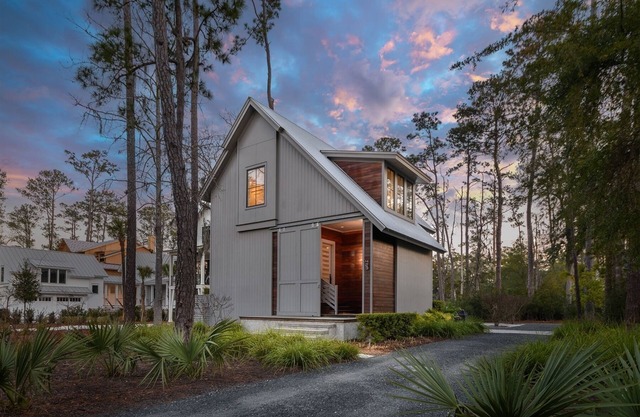 Modern Moreland Retreat 423