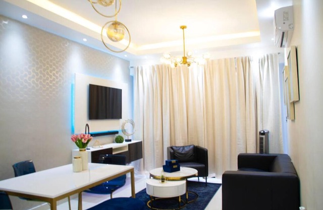 Modern n Chic Apt w Social Area at Rooftop