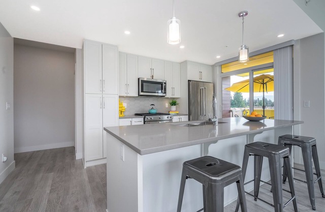 Modern Near Mill Lakenn